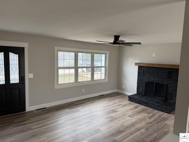 Fully Renovated, Like-New 3 Bedroom, 3 Bath Home with Modern - photo 8