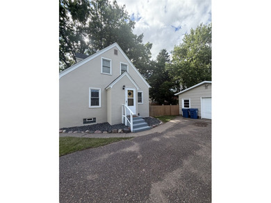 Charming 3 bed, 1 bath Cape Cod-style home in the heart of Rice - photo 3