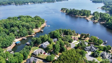 Experience the perfect blend of luxury lakefront living and - photo 1