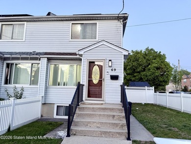 Beautifully fully renovated 3-bedroom, 2-bath home located in - photo 2