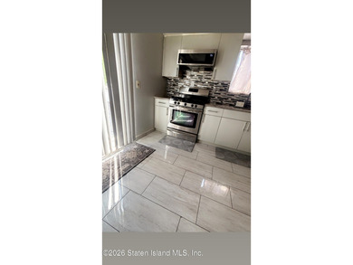 Beautifully fully renovated 3-bedroom, 2-bath home located in - photo 5