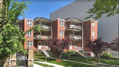 At a great location, this 1 bedroom condominium featuring 810 sq - photo 2