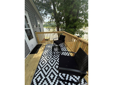 Welcome to The River House! This charming, fully refreshed - photo 7