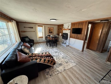 Welcome to The River House! This charming, fully refreshed - photo 9