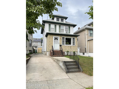 Welcome to 19 Rainbow Ave! Pride of ownership is evident in this - photo 1
