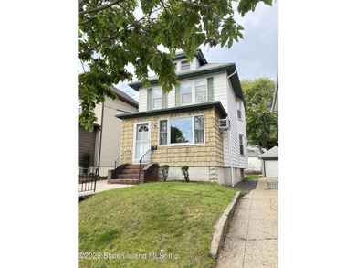 Welcome to 19 Rainbow Ave! Pride of ownership is evident in this - photo 2