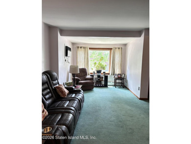 Welcome to 19 Rainbow Ave! Pride of ownership is evident in this - photo 7
