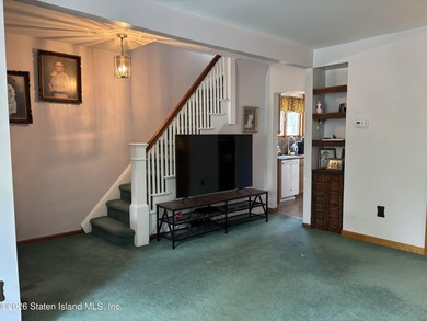 Welcome to 19 Rainbow Ave! Pride of ownership is evident in this - photo 9