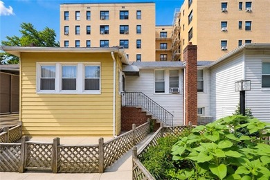 Move in ready solid brick 2-bedroom house in Manhattan - photo 3
