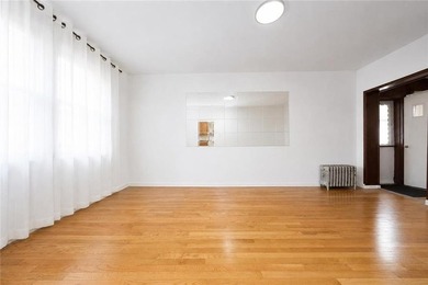 Move in ready solid brick 2-bedroom house in Manhattan - photo 5