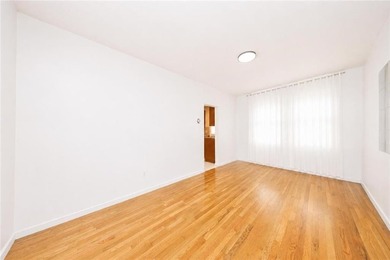 Move in ready solid brick 2-bedroom house in Manhattan - photo 7