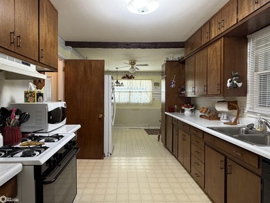 This well-maintained 2-bedroom home offers a functional layout - photo 17