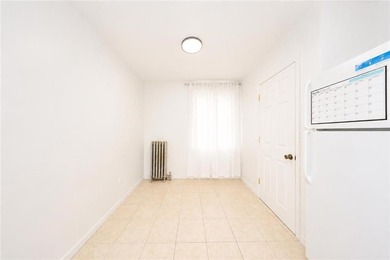 Move in ready solid brick 2-bedroom house in Manhattan - photo 8