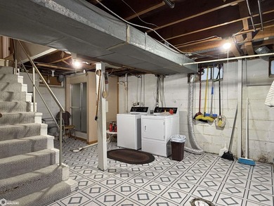 This well-maintained 2-bedroom home offers a functional layout - photo 18