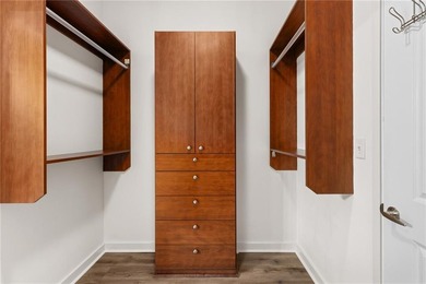 ***with a transferable rental permit***This 1b+Den is in the