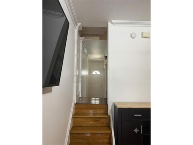 This well-maintained single-family home is located in the - photo 4