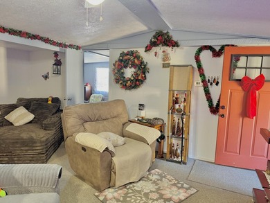 Country lliving at its finest. Single wide moblie home with