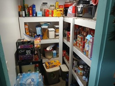 Country lliving at its finest. Single wide moblie home with