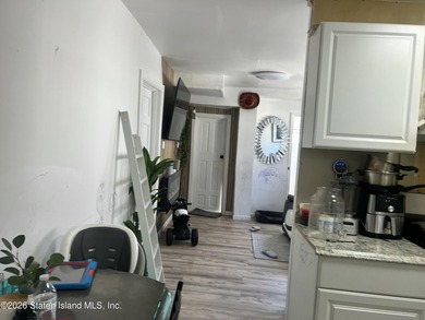 Newly renovated kitchen stainless appliances, spacious 4 - photo 2
