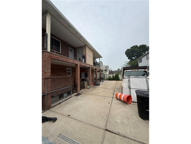 Exceptional Mixed-Use Investment Opportunity! Two attached - photo 3