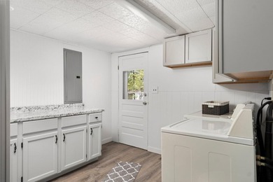 COMPETITIVELY PRICED TO SELL! This recently renovated, FULLY - photo 18
