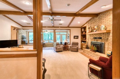 Well-maintained brick home situated on 3 acres outside the city - photo 4