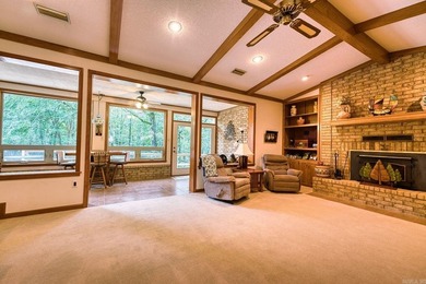 Well-maintained brick home situated on 3 acres outside the city - photo 7