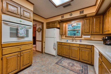 Well-maintained brick home situated on 3 acres outside the city - photo 8