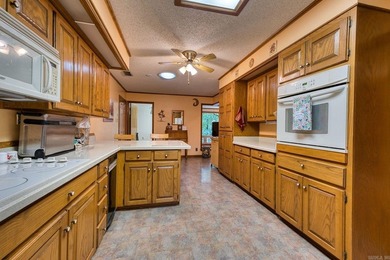 Well-maintained brick home situated on 3 acres outside the city - photo 10