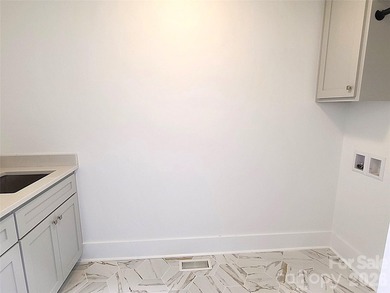 Another opportunity in Hutton Estate! This new construction home - photo 39