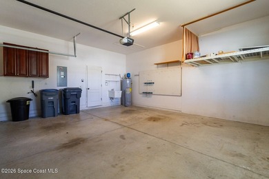 Beautifully upgraded 3BR/2BA home with 1,725 living sq ft (2,500 - photo 41