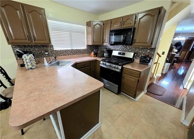 Introducing this beautiful semi-detached three-bedroom home - photo 6
