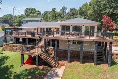 Fisherman's paradise! Waterfront residence situated on the - photo 2