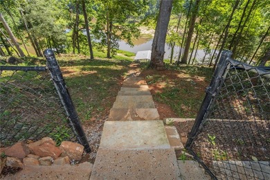 Fisherman's paradise! Waterfront residence situated on the - photo 4