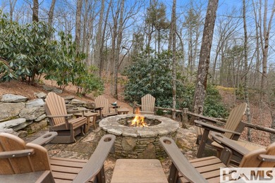 Exceptional private five-bedroom *Lodge Home* with expansive - photo 9
