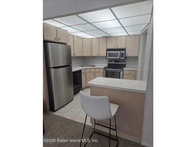 Welcome to this beautiful oversized Condo. Offering bright - photo 3
