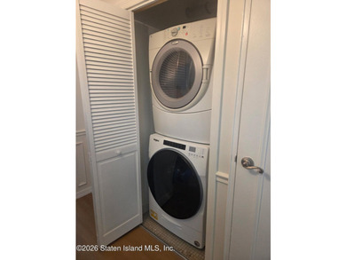 Welcome to this beautiful oversized Condo. Offering bright - photo 5
