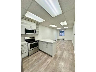 The building is in a AAA location in the heart of Brighton Beach - photo 5