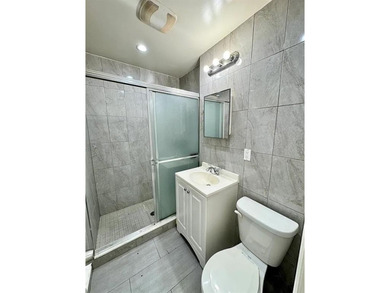 The building is in a AAA location in the heart of Brighton Beach - photo 9