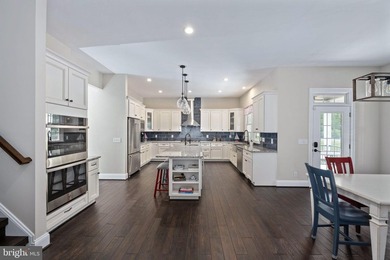 An Extraordinary Offering of Elegance, Craftsmanship, and - photo 15