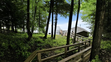 Impeccably cared for and exceptionally well-built, this - photo 6