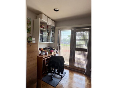 Excellent 1 bedroom condo, with parking space in private back - photo 9