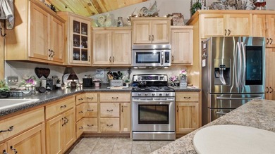 Impeccably cared for and exceptionally well-built, this - photo 9