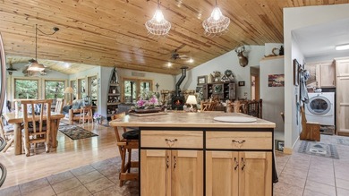 Impeccably cared for and exceptionally well-built, this - photo 10