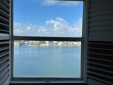 Rare corner penthouse with sweeping direct bay views - photo 22