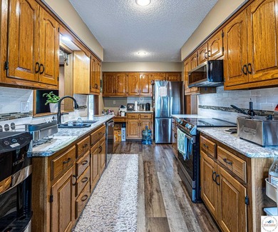Nestled in the heart of the desirable Meadow Lake Country Club - photo 10