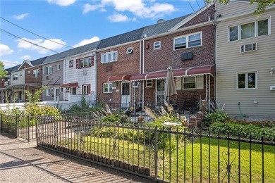 Welcome to this beautiful brick home in the heart of Gerritsen - photo 3
