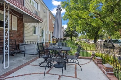 Welcome to this beautiful brick home in the heart of Gerritsen - photo 4