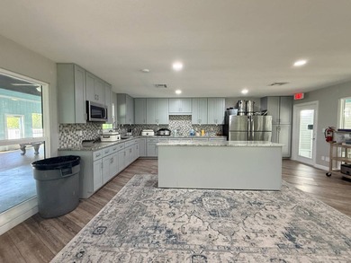 Live the Florida Lifestyle in Terra Ceia Village! This charming - photo 44