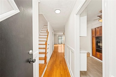Welcome to this beautiful brick home in the heart of Gerritsen - photo 5